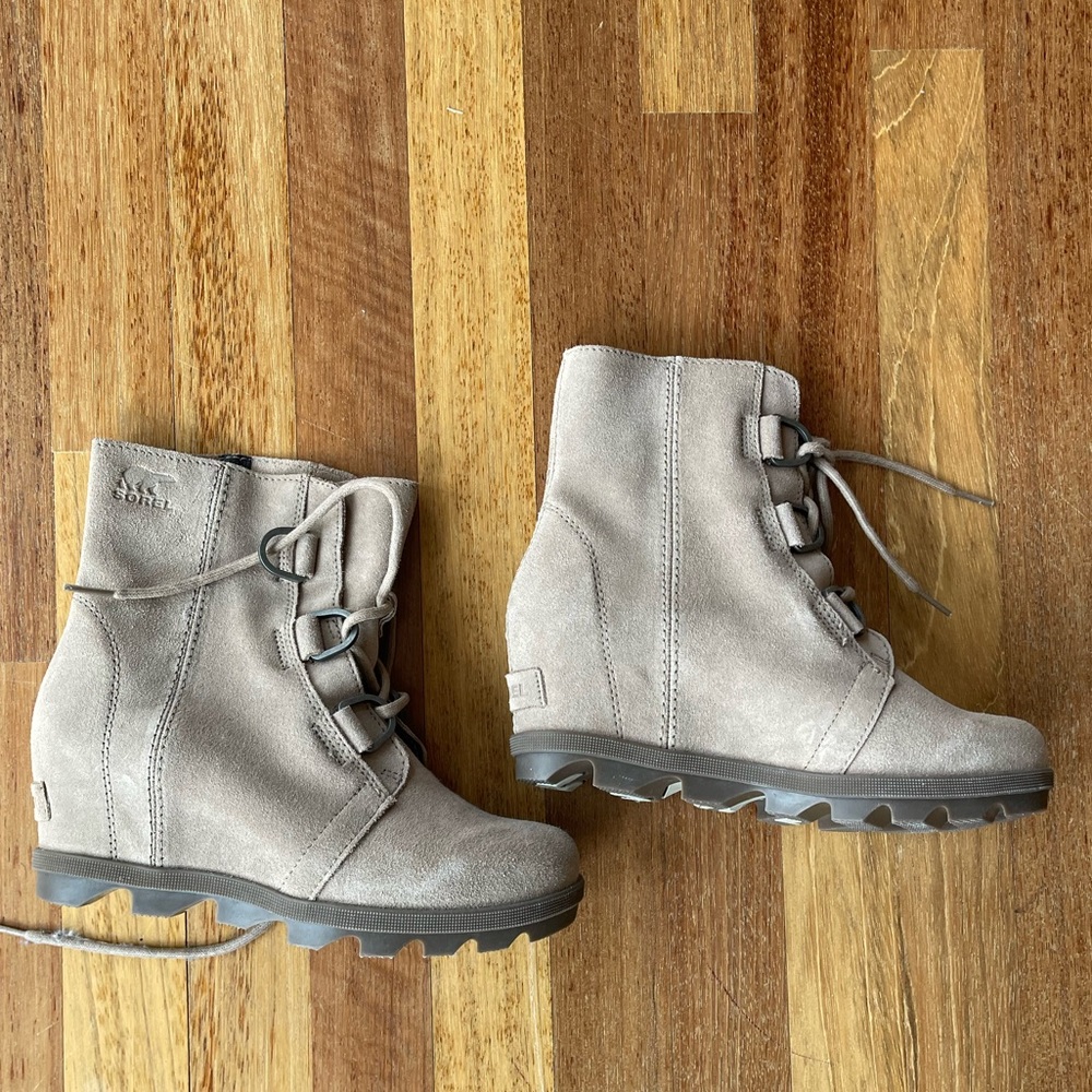 Sorel Wedge waterproof boots NWT kids size 5 / women’s size 7